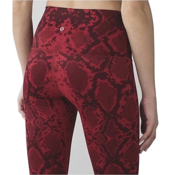 Lululemon Leggings Women Size 2 Red Animal Print Wunder Under Ziggy Active Pants - Picture 3 of 12